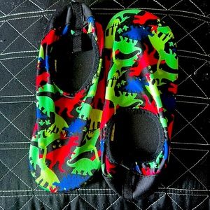 Unisex 11-12 toddler swim shoes